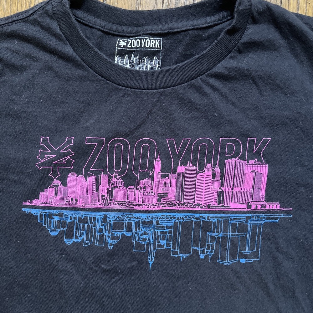 Y2k Zoo York City NYC Skyline Skateboard Mens Black Graphic Tee Urban Streetwear